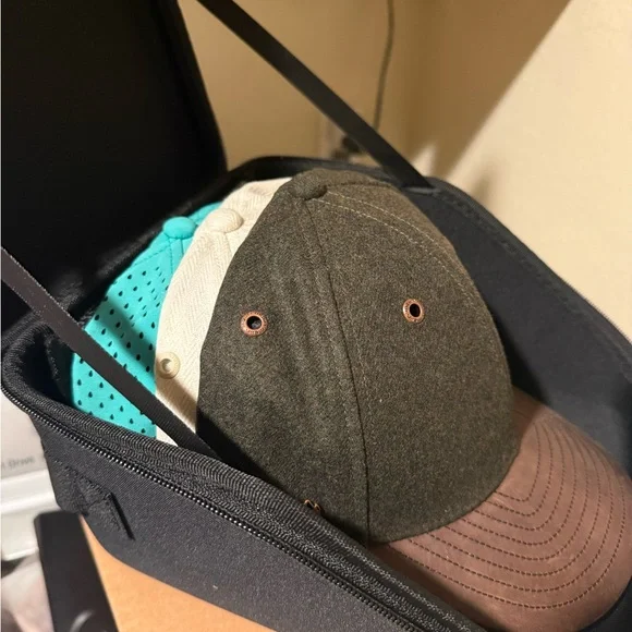 Melin Brand Black Hat Travel Case - Picture 7 of 7